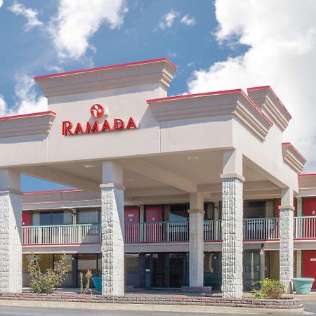 Ramada By Wyndham Edgewood Hotel & Conference Center Esterno foto