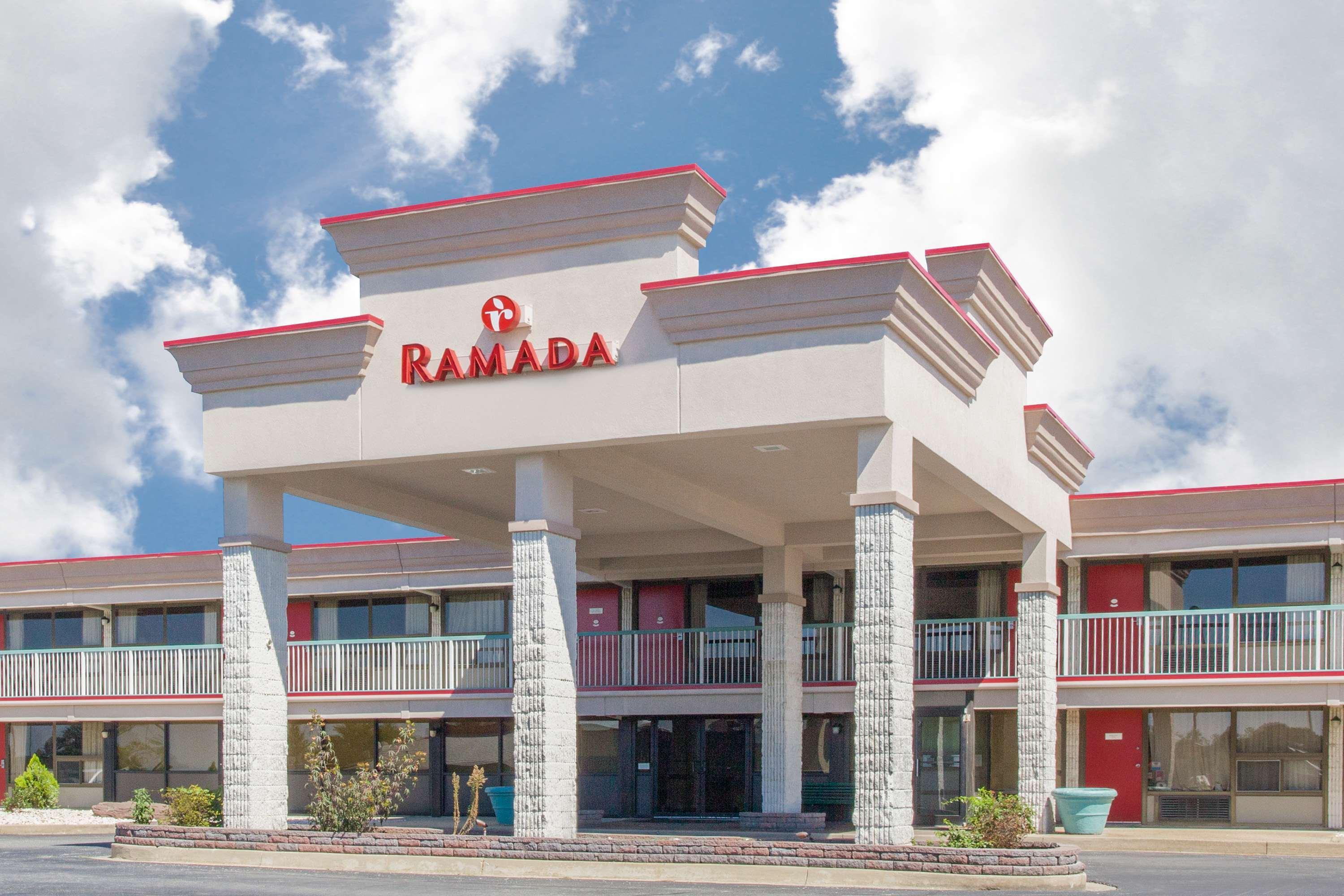 Ramada By Wyndham Edgewood Hotel & Conference Center Esterno foto